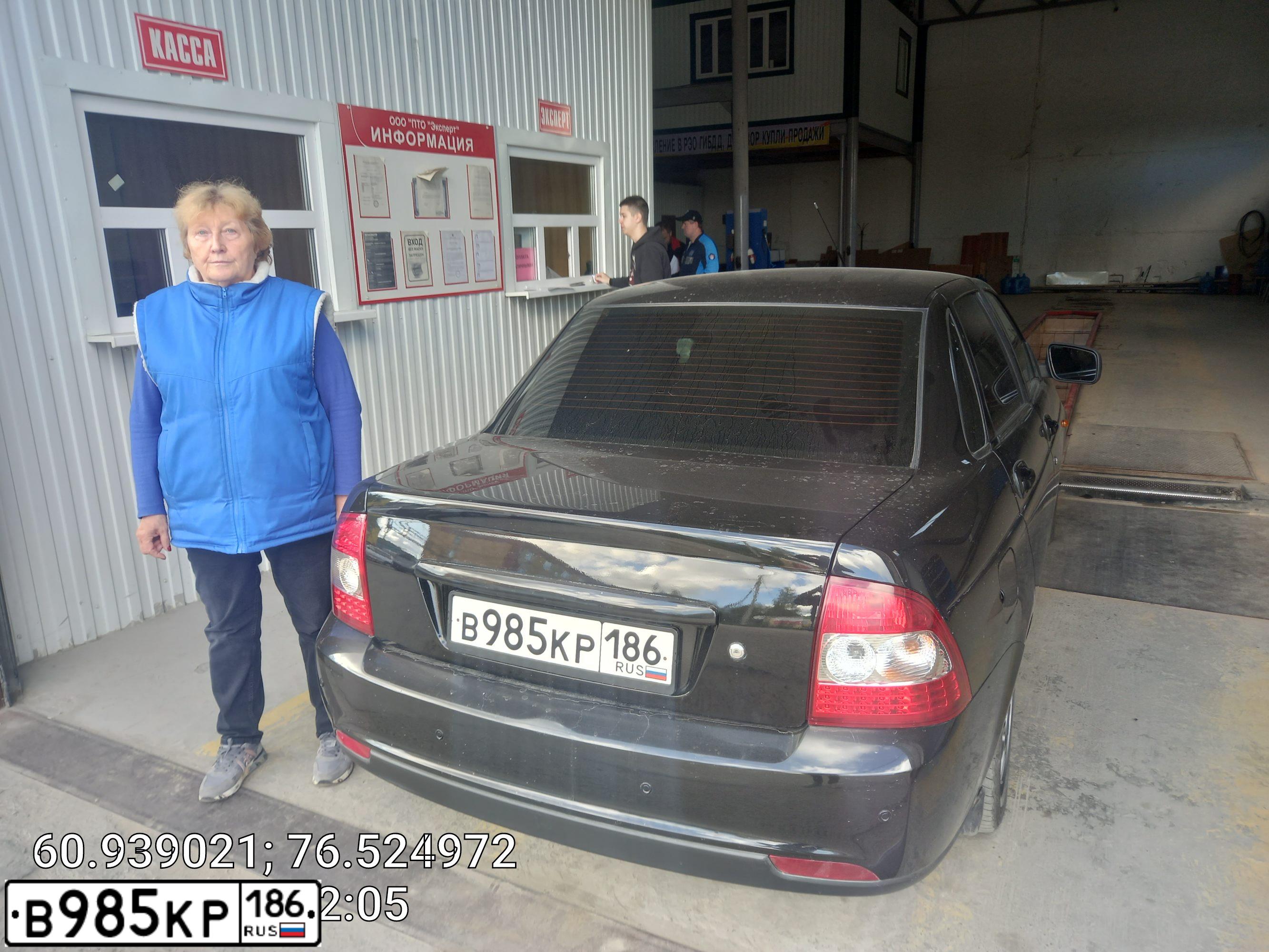 Фото автомобиля LADA 2170 PRIORA, 2014 — госномер В985КР186. Цвет: ЧЕРНЫЙ