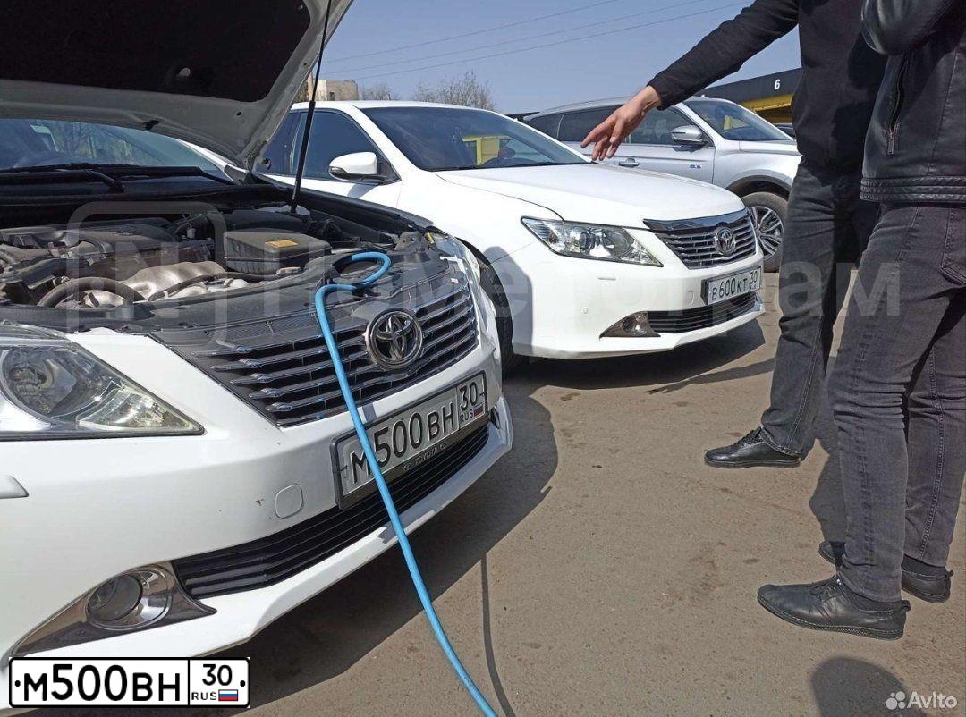 Фото автомобиля TOYOTA CAMRY, 2013 — госномер М500ВН30. Цвет: Белый