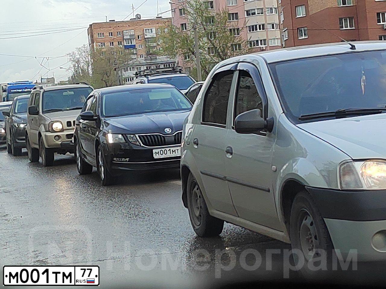 Фото автомобиля JEEP GRAND CHEROKEE, 1991 — госномер У581РВ777. Цвет: ЧЕРНЫЙ