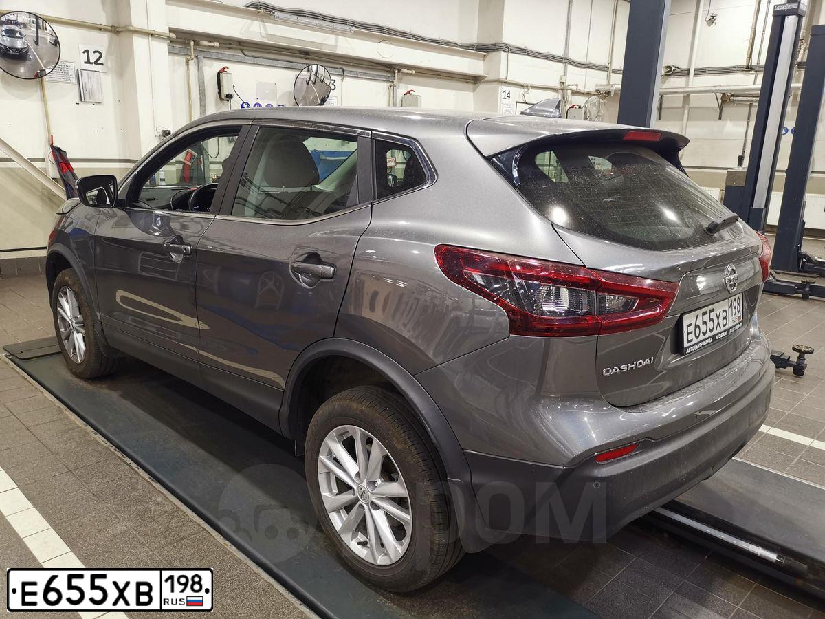 Фото автомобиля NISSAN QASHQAI, 2020 — госномер К829ХС198. Цвет: СЕРЫЙ