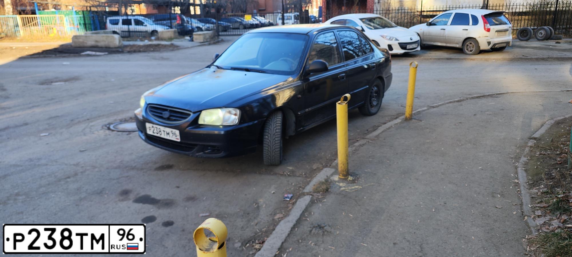 Фото автомобиля TAGAZ ACCENT, 2008 — госномер Р238ТМ96. Цвет: ЧЕРНЫЙ