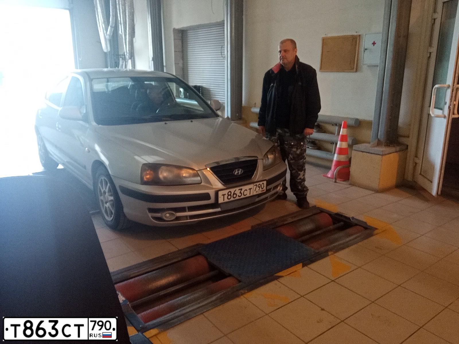 Фото автомобиля HYUNDAI ELANTRA, 2004 — госномер Т863СТ790. Цвет: СВЕТЛО-СЕРЫЙ