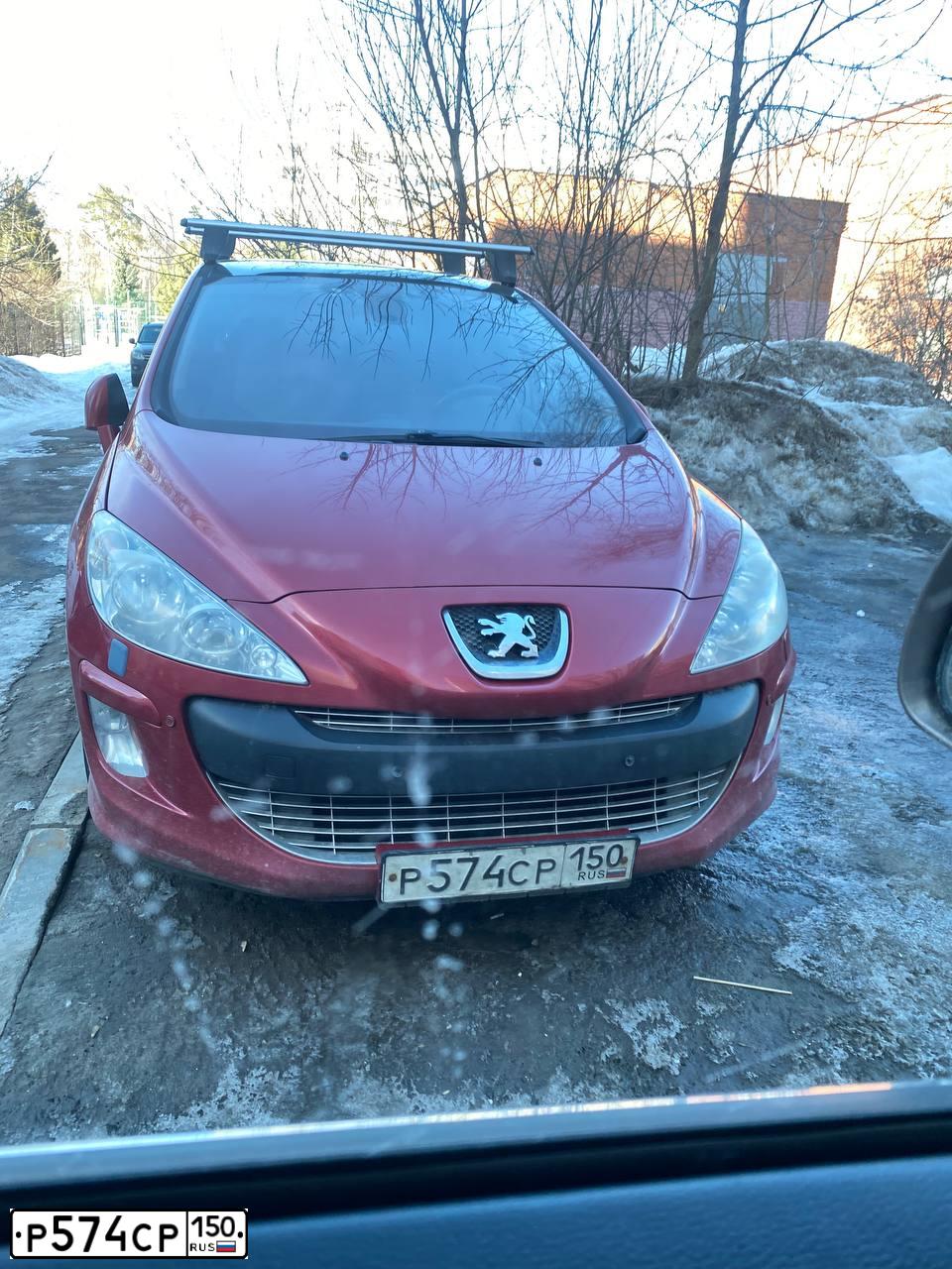 Фото автомобиля PEUGEOT 308, 2008 — госномер Р574СР150. Цвет: КРАСНЫЙ
