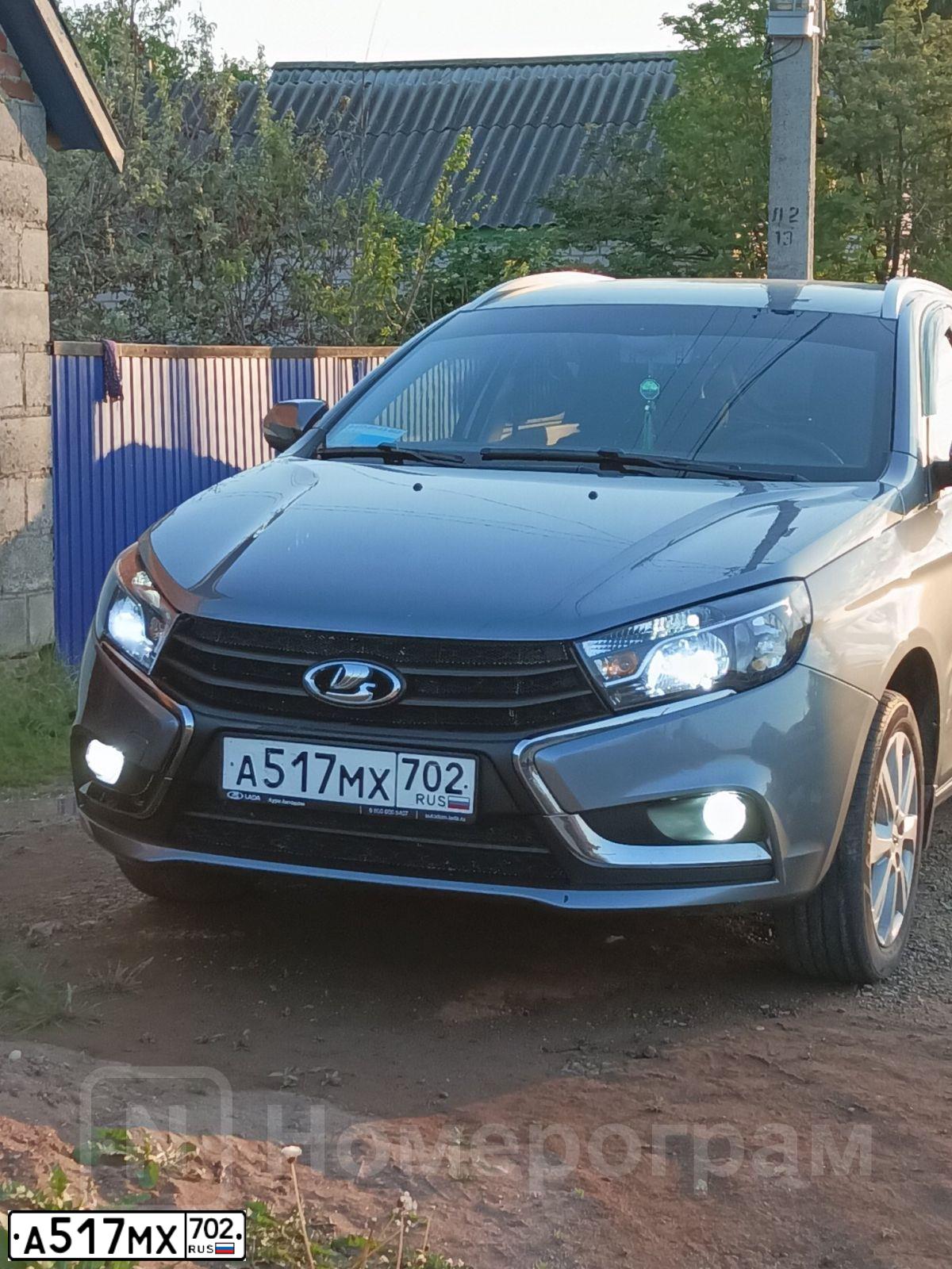Фото автомобиля LADA VESTA, 2019 — госномер А517МХ702. Цвет: СЕРЫЙ