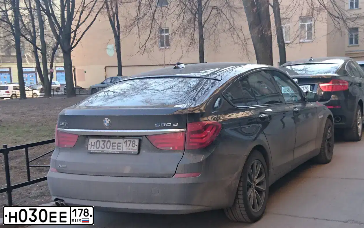 Фото автомобиля BMW SERIE 5 GT, 2012 — госномер Н030ЕЕ178. Цвет: ЧЕРНЫЙ