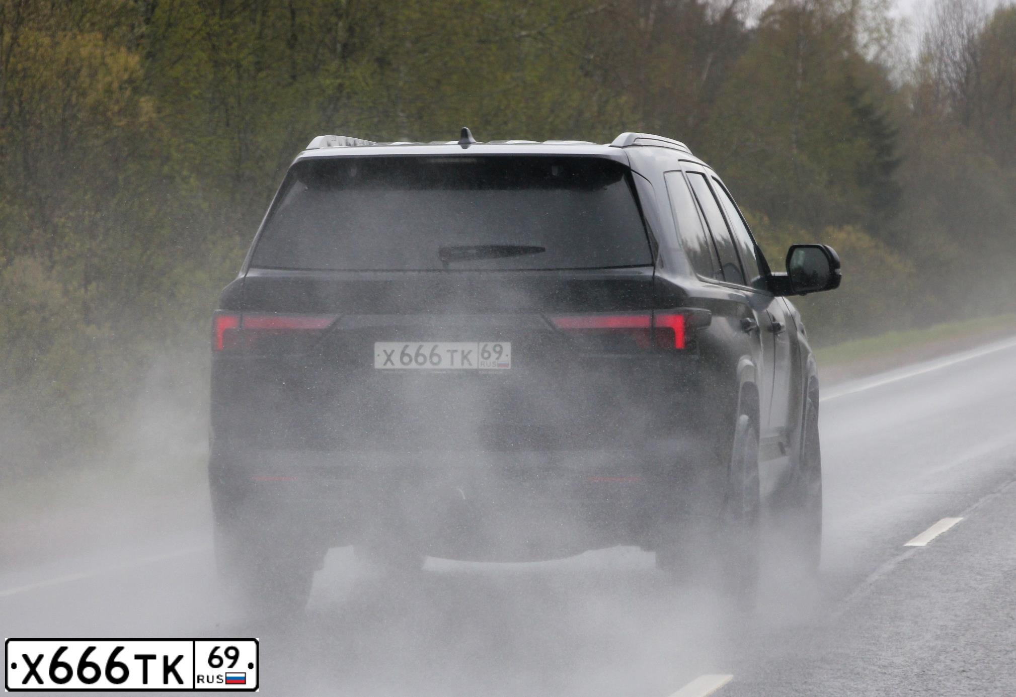 Фото автомобиля TOYOTA SEQUOIA, 2024 — госномер Х666ТК69. Цвет: ЧЕРНЫЙ