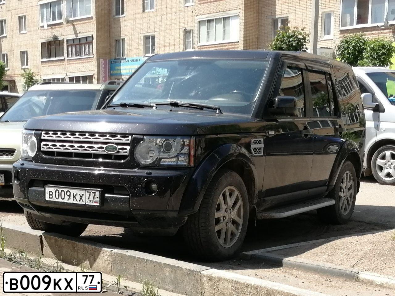 Фото автомобиля LANDROVER DISCOVERY, 2012 — госномер М646УВ199. Цвет: КОРИЧНЕВЫЙ ТЕМНЫЙ