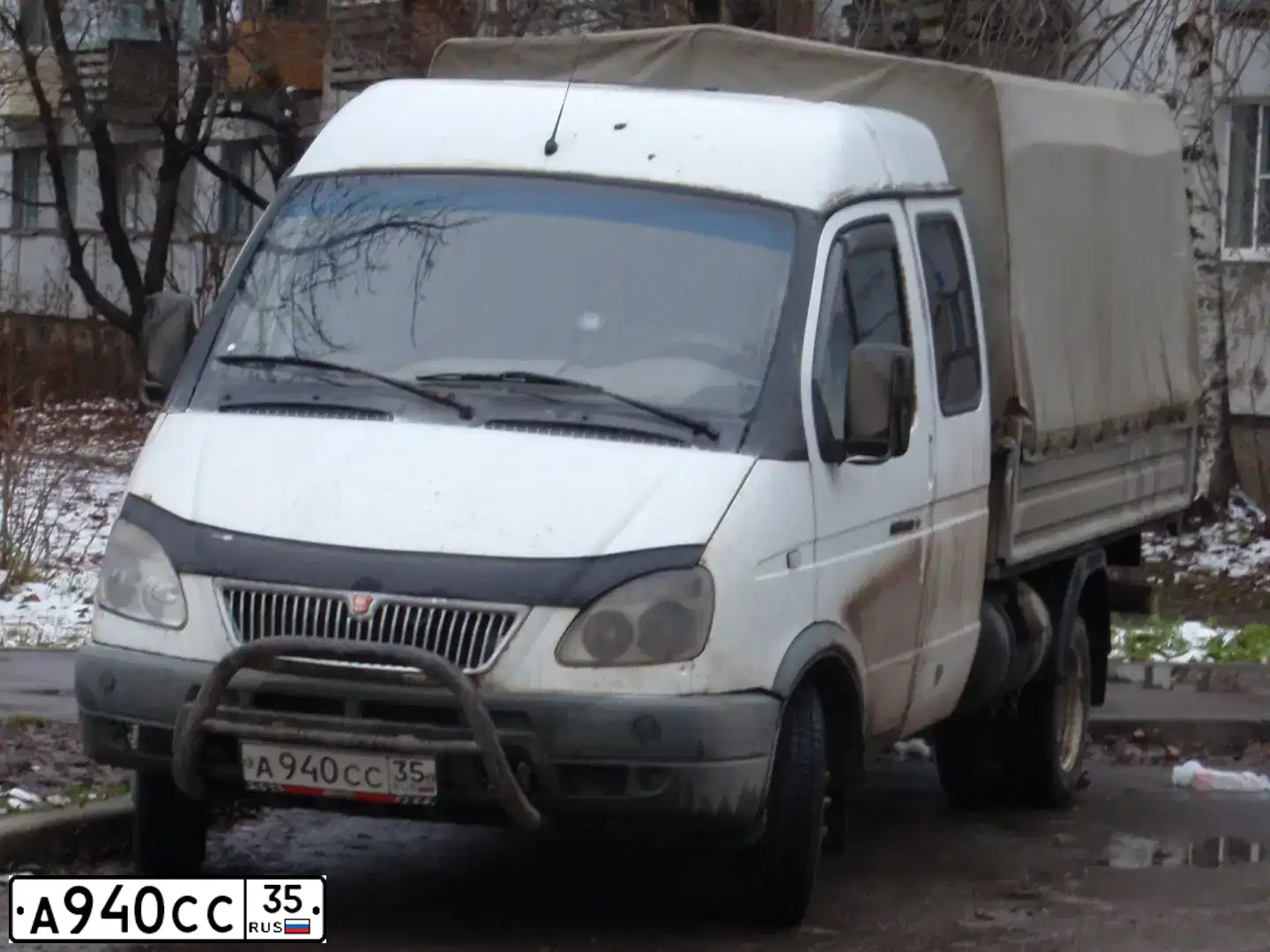 Фото автомобиля GAZ 3302 EL, 2004 — госномер А940СС35. Цвет: СНЕЖНО-БЕЛЫЙ