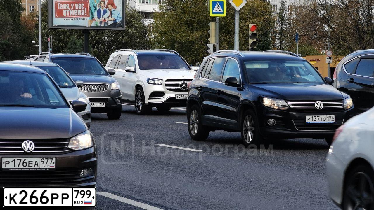 Фото автомобиля SKODA RAPID, 2017 — госномер К266РР799. Цвет: Белый