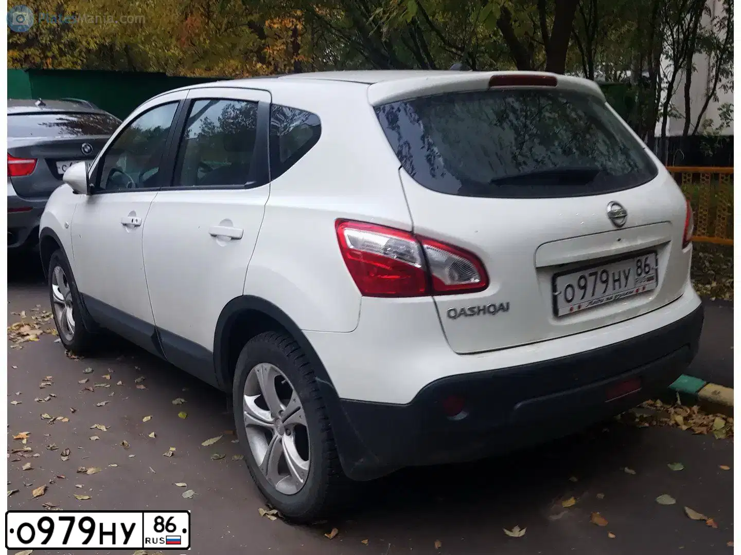Фото автомобиля NISSAN QASHQAI, 2011 — госномер О979НУ86. Цвет: Белый