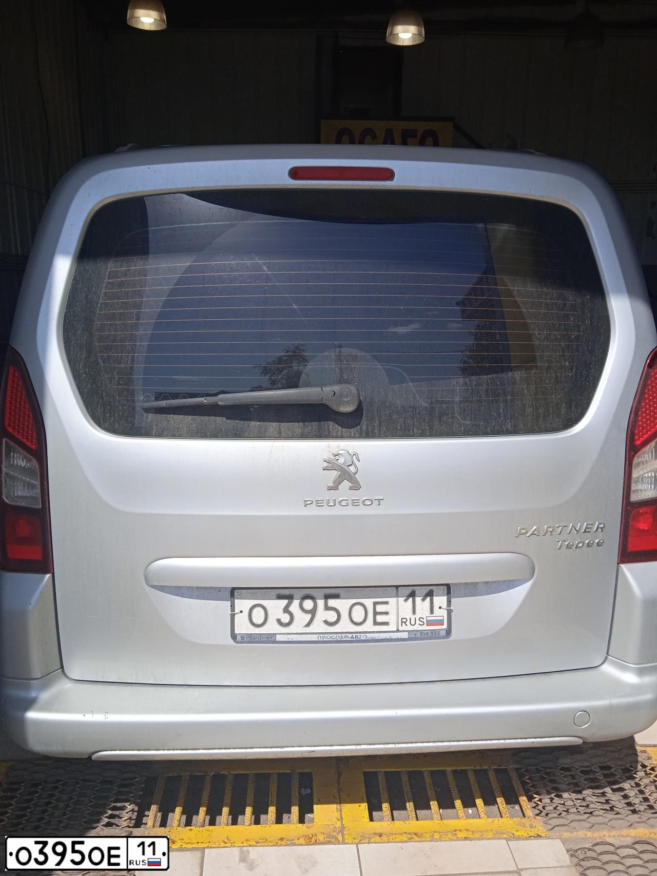 Фото автомобиля PEUGEOT PARTNER, 2012 — госномер О395ОЕ11. Цвет: СЕРЕБРИСТЫЙ