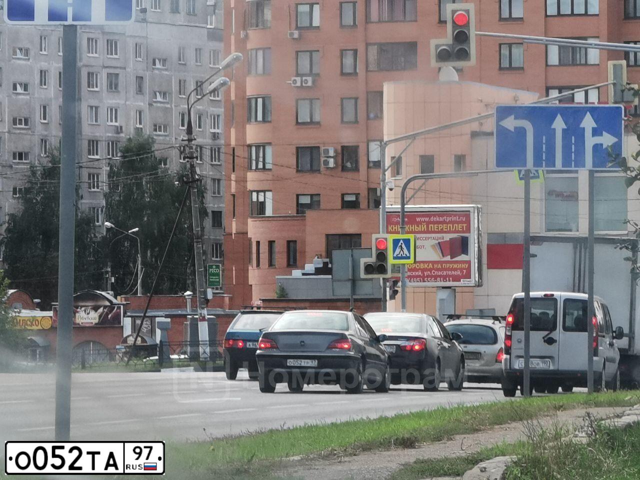 Фото автомобиля IVECO EUROTRAKKER/TRAKKER, 2004 — госномер У937ЕЕ199. Цвет: Белый