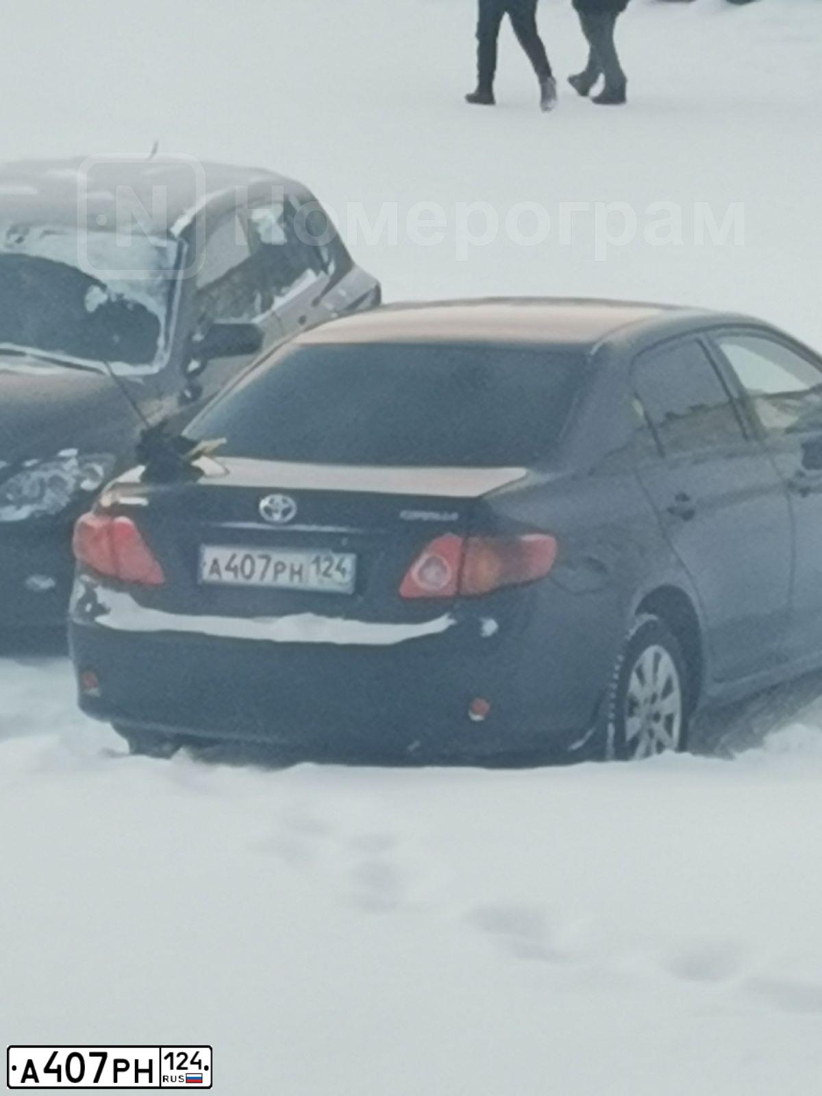 Фото автомобиля TOYOTA COROLLA, 2008 — госномер А407РН124. Цвет: Темно-синий