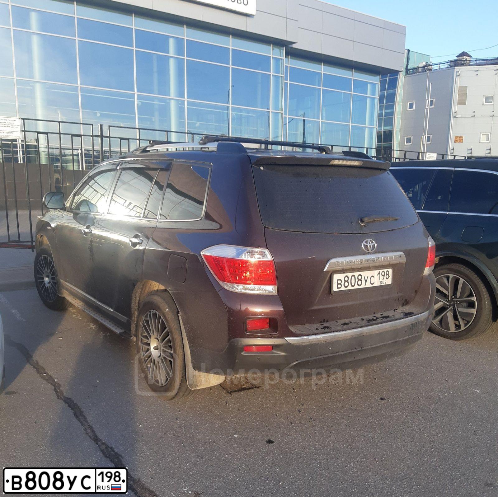 Фото автомобиля TOYOTA HIGHLANDER, 2010 — госномер В808УС198. Цвет: ТЕМНО-БОРДОВЫЙ