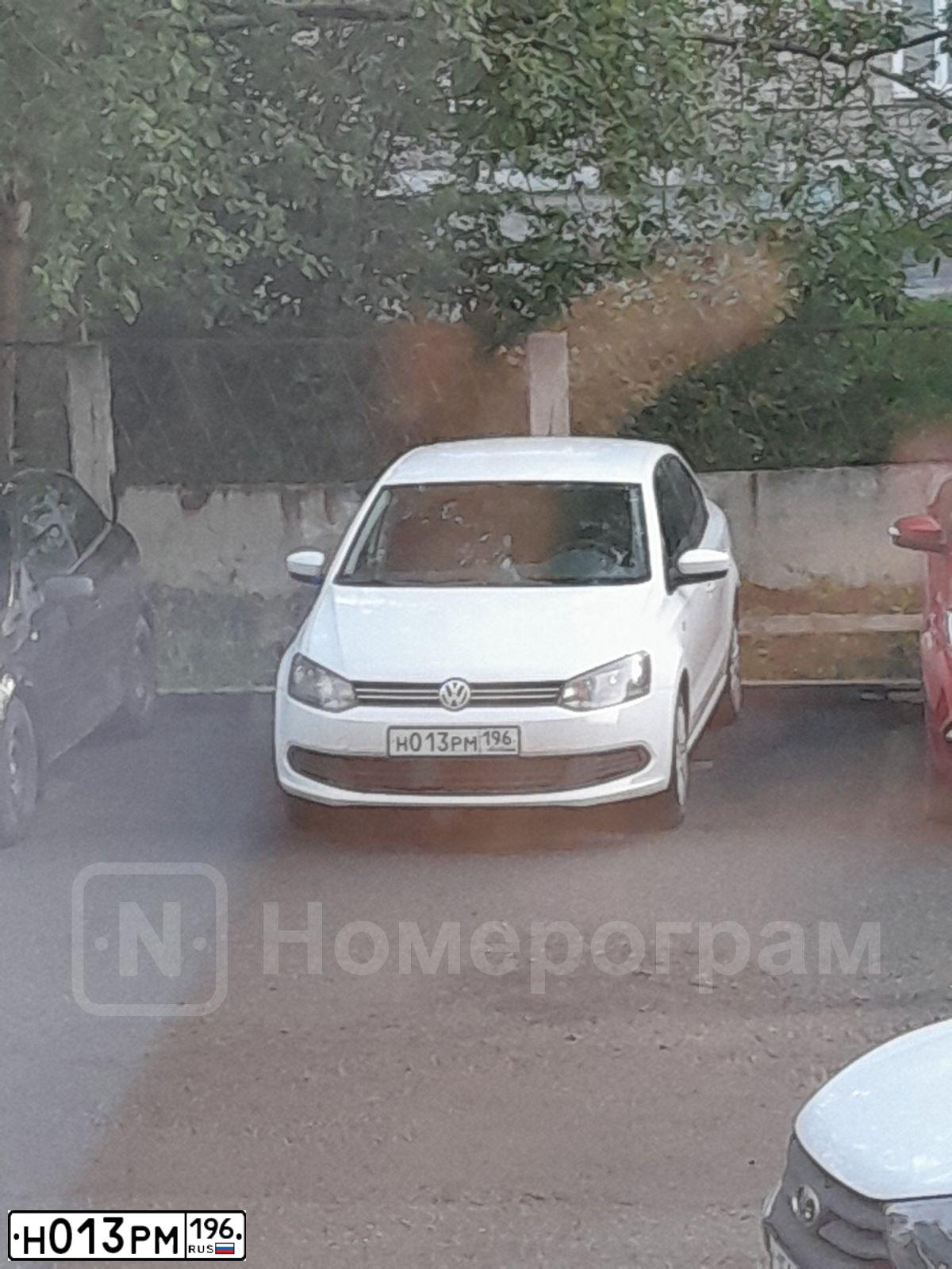 Фото автомобиля VOLKSWAGEN POLO, 2014 — госномер С105СК196. Цвет: Белый