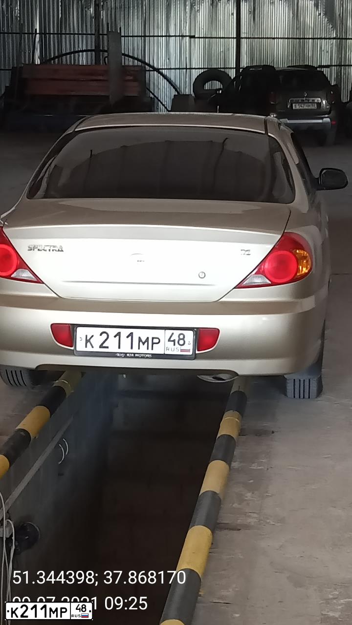 Фото автомобиля KIA SPECTRA, 2009 — госномер Т021РХ31. Цвет: Золотисто-бежевый