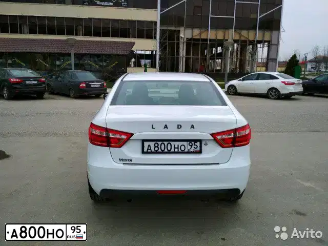 Фото автомобиля LADA VESTA, 2017 — госномер А800НО95. Цвет: Белый