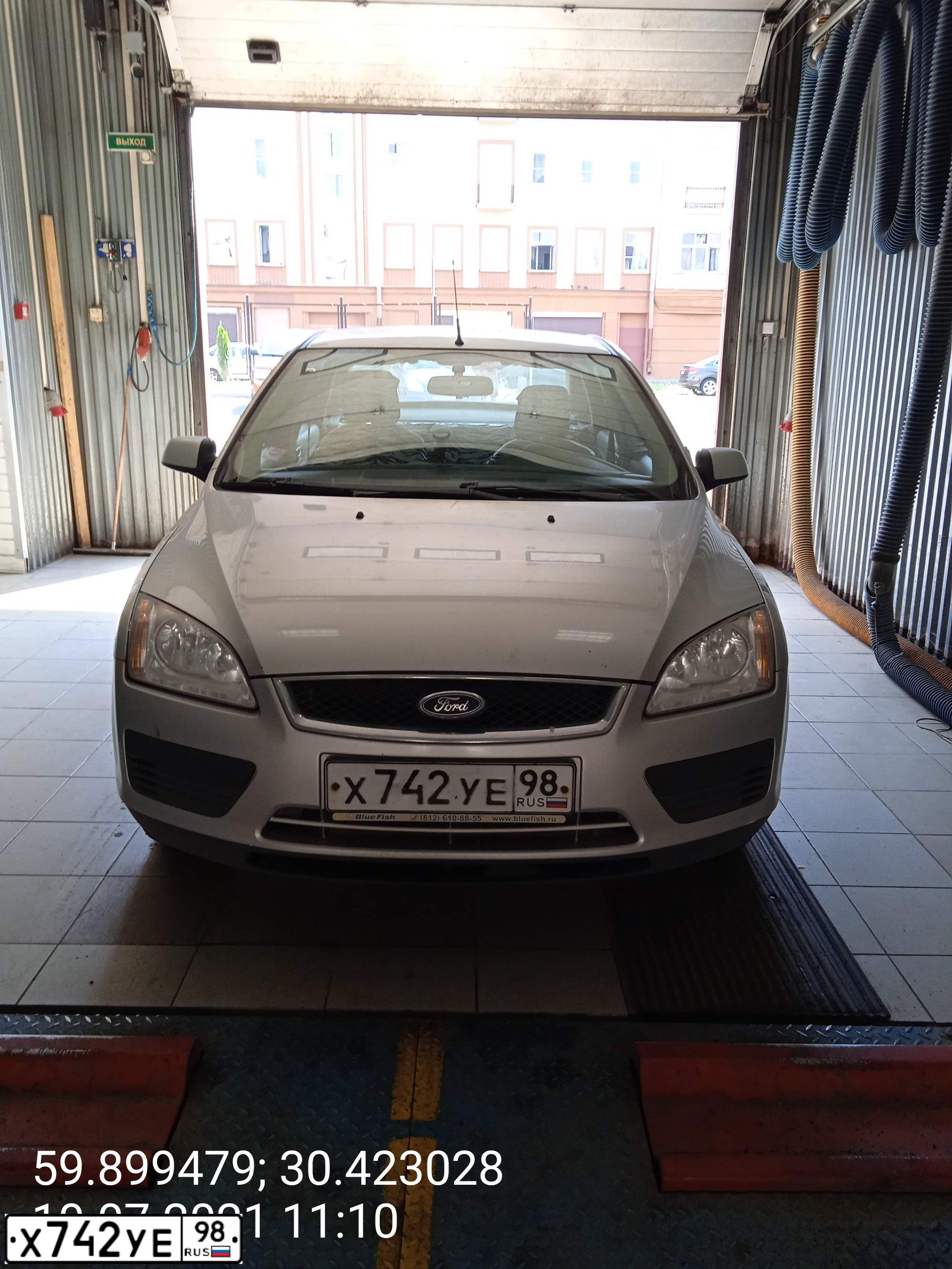 Фото автомобиля FORD FOCUS, 2008 — госномер Х742УЕ98. Цвет: СЕРЕБРИСТЫЙ