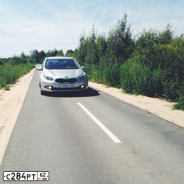 Фото автомобиля KIA CEE'D, 2013 — госномер К899АА37. Цвет: ПЕРЛАМ.-СЕРЕБРИСТЫЙ