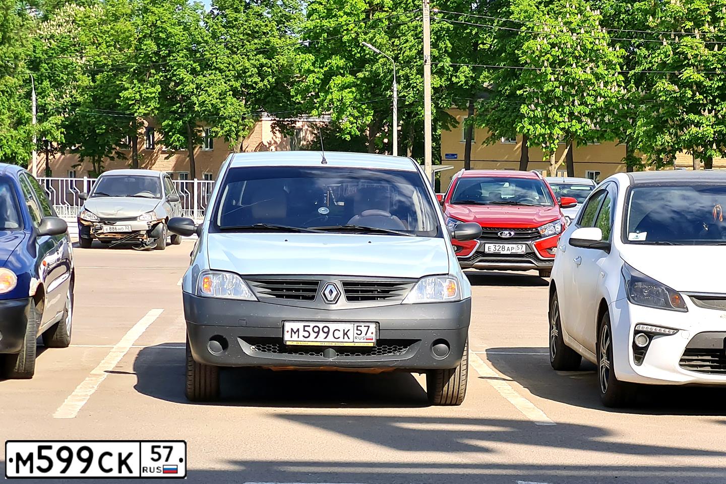 Фото автомобиля RENAULT LOGAN, 2008 — госномер М599СК57. Цвет: СЕРЫЙ