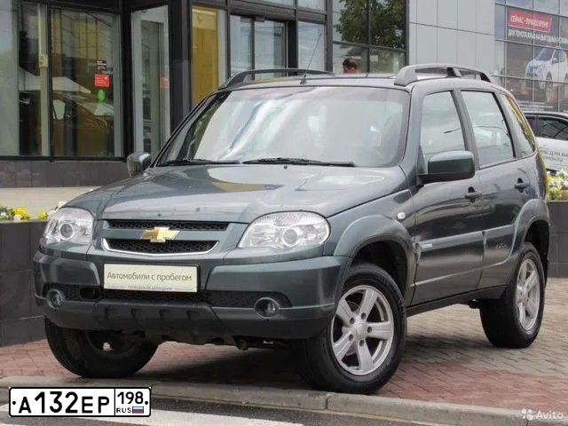 Фото автомобиля CHEVROLET NIVA, 2013 — госномер В301ОК51. Цвет: темный серо-зеленый металлик