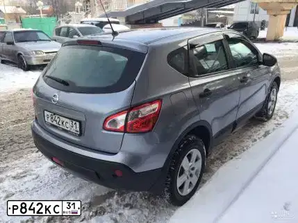 Фото автомобиля NISSAN QASHQAI, 2010 — госномер Р842ВС31. Цвет: СЕРЫЙ