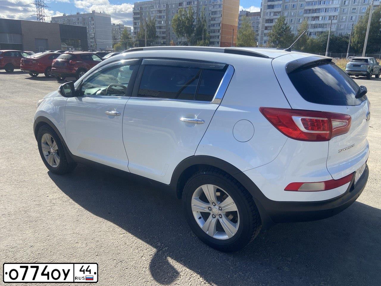 Фото автомобиля KIA SPORTAGE, 2011 — госномер Е600НР152. Цвет: Белый