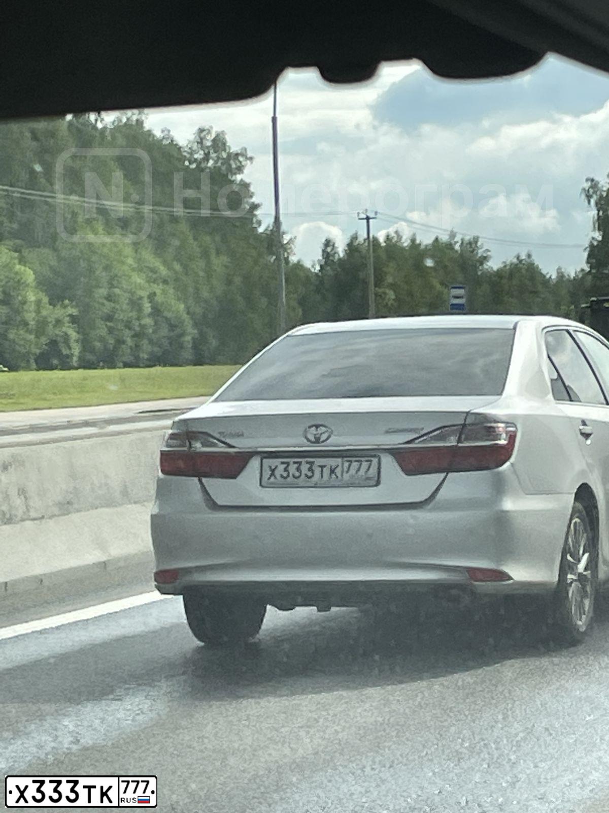 Фото автомобиля TOYOTA CAMRY, 2016 — госномер Х333ТК777. Цвет: СЕРЕБРИСТЫЙ МЕТАЛЛИК