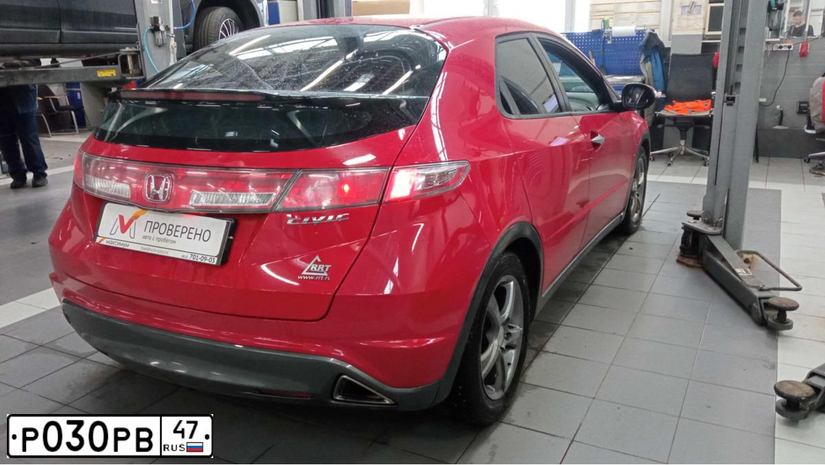 Фото автомобиля HONDA CIVIC, 2011 — госномер Е077МК147. Цвет: Красный