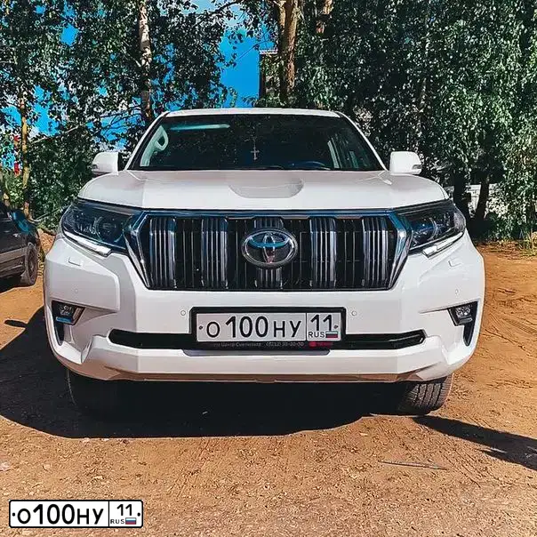 Фото автомобиля TOYOTA LANDCRUISER 200, 2009 — госномер О100НУ11. Цвет: ЧЕРНЫЙ
