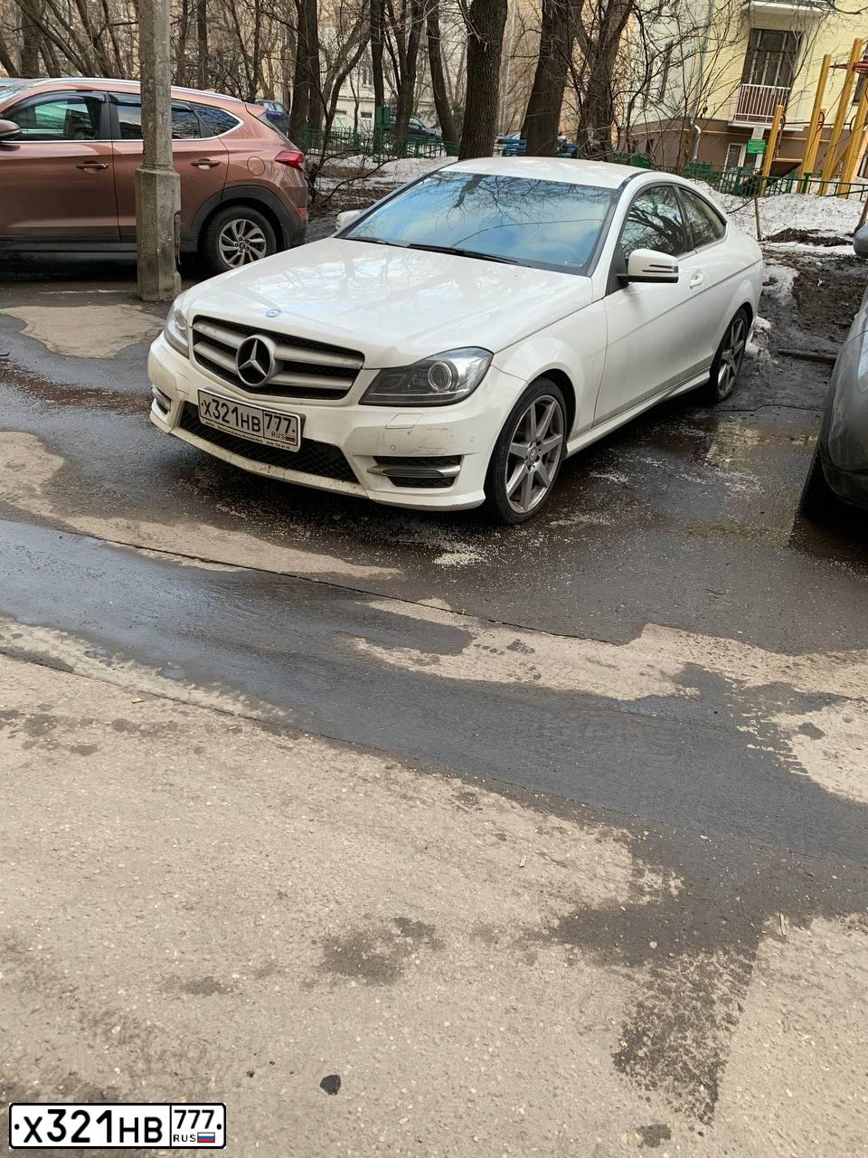 Фото автомобиля MERCEDES C-KLASSE, 2014 — госномер Х321НВ777. Цвет: БЕЛЫЙ