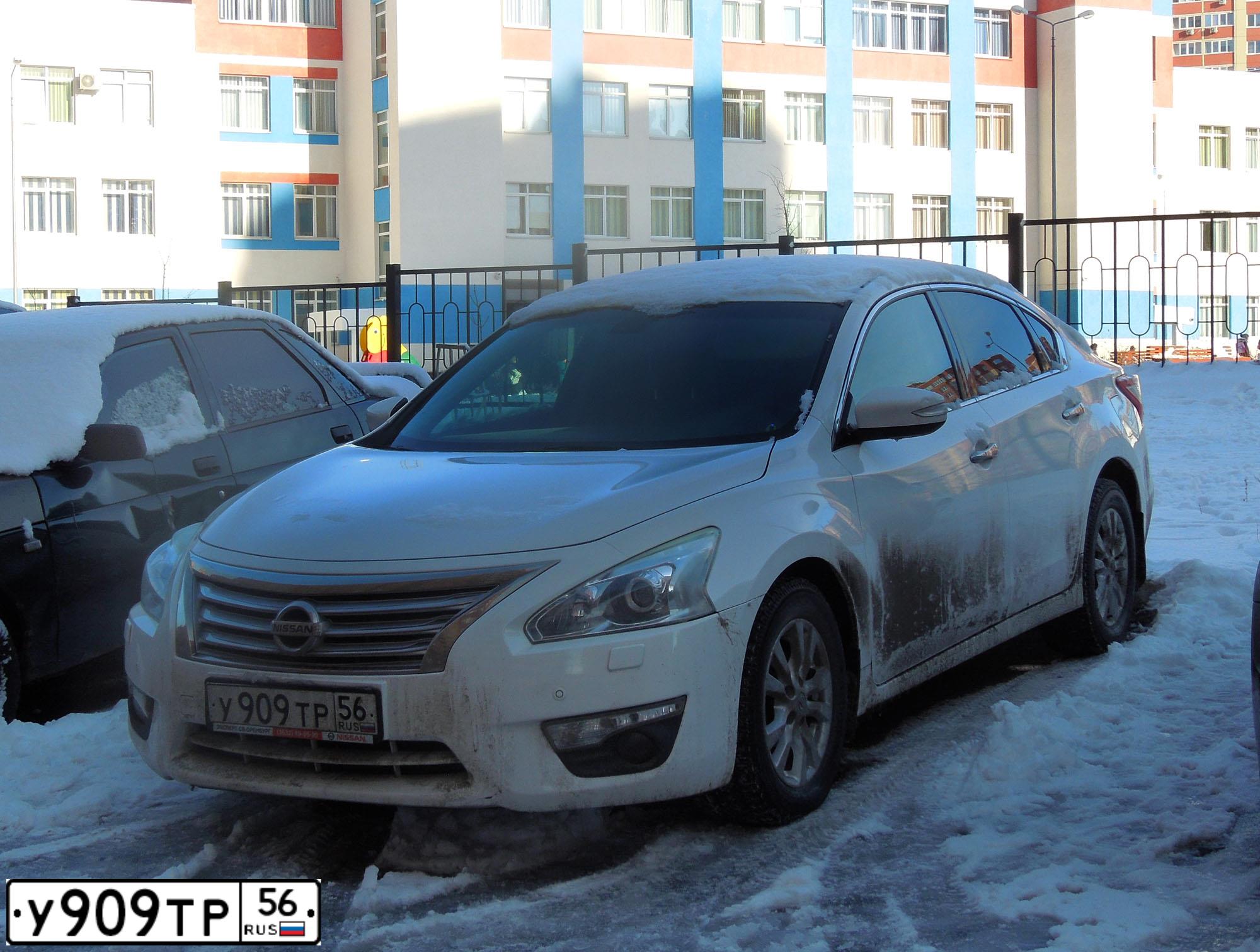 Фото автомобиля NISSAN TEANA, 2014 — госномер Е345УТ156. Цвет: Белый