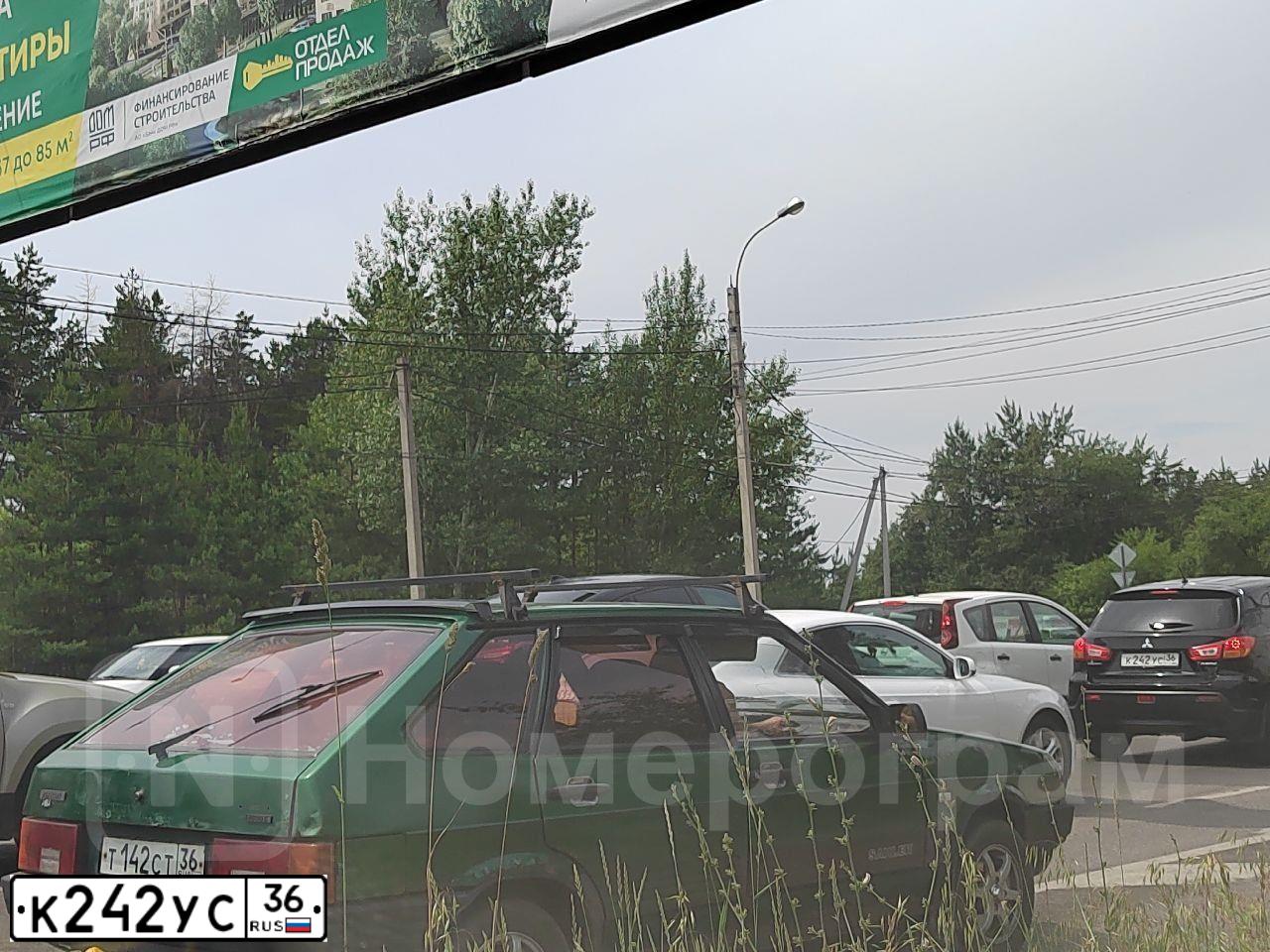 Фото автомобиля MITSUBISHI ASX, 2012 — госномер К242УС36. Цвет: ЧЕРНЫЙ