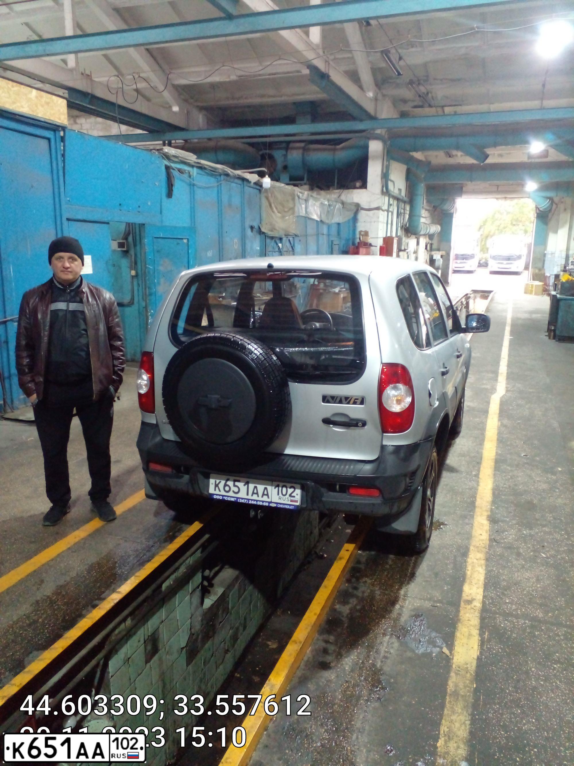 Фото автомобиля CHEVROLET NIVA, 2012 — госномер К651АА102. Цвет: СВЕТЛО-СЕРЕБРИСТЫЙ МЕТАЛЛИК