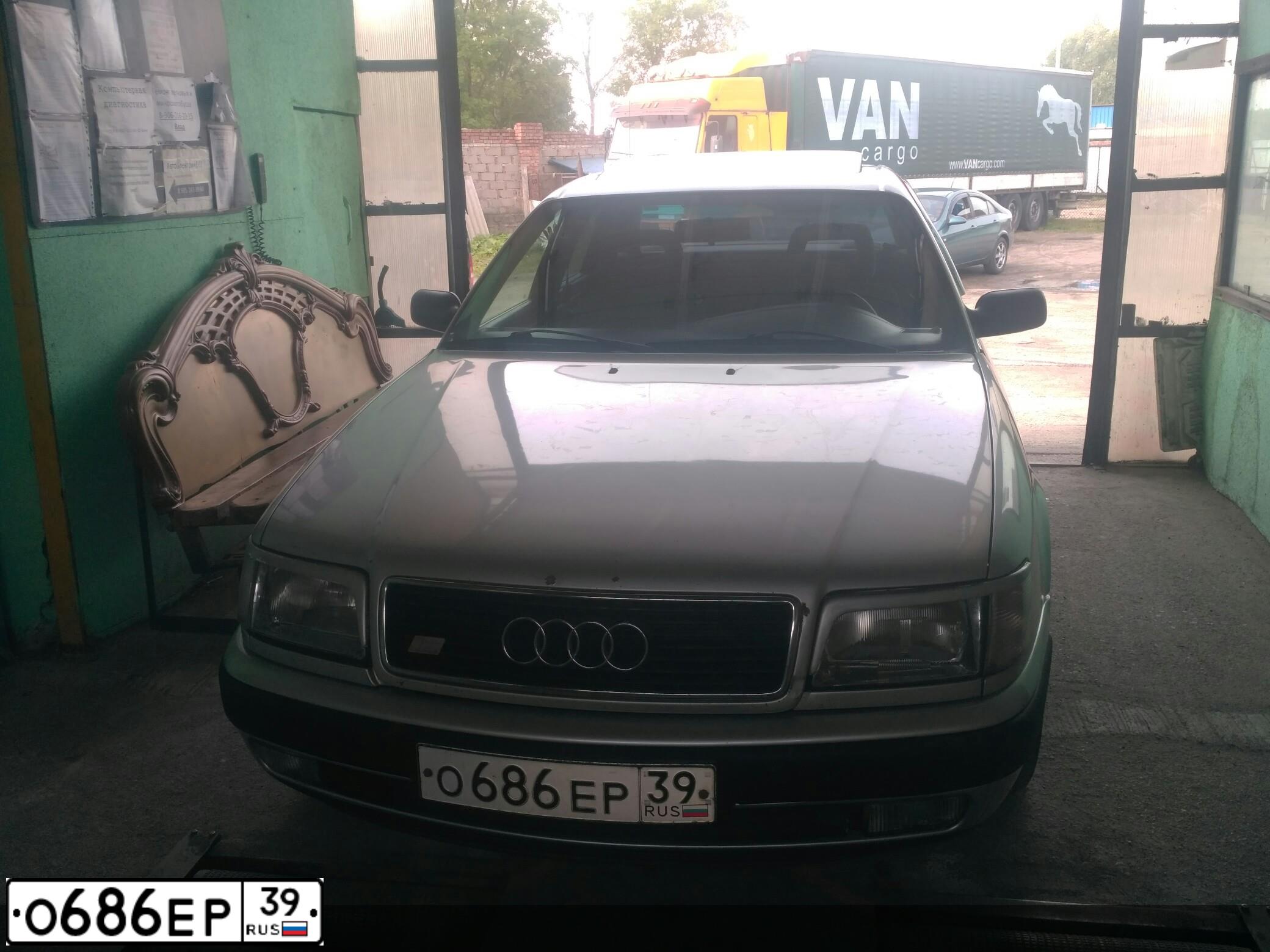 Фото автомобиля AUDI 100, 1991 — госномер О686ЕР39. Цвет: СЕРЕБРИСТЫЙ
