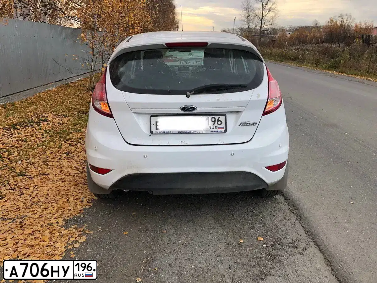 Фото автомобиля TOYOTA COROLLA, 2013 — госномер А706НУ196. Цвет: Белый