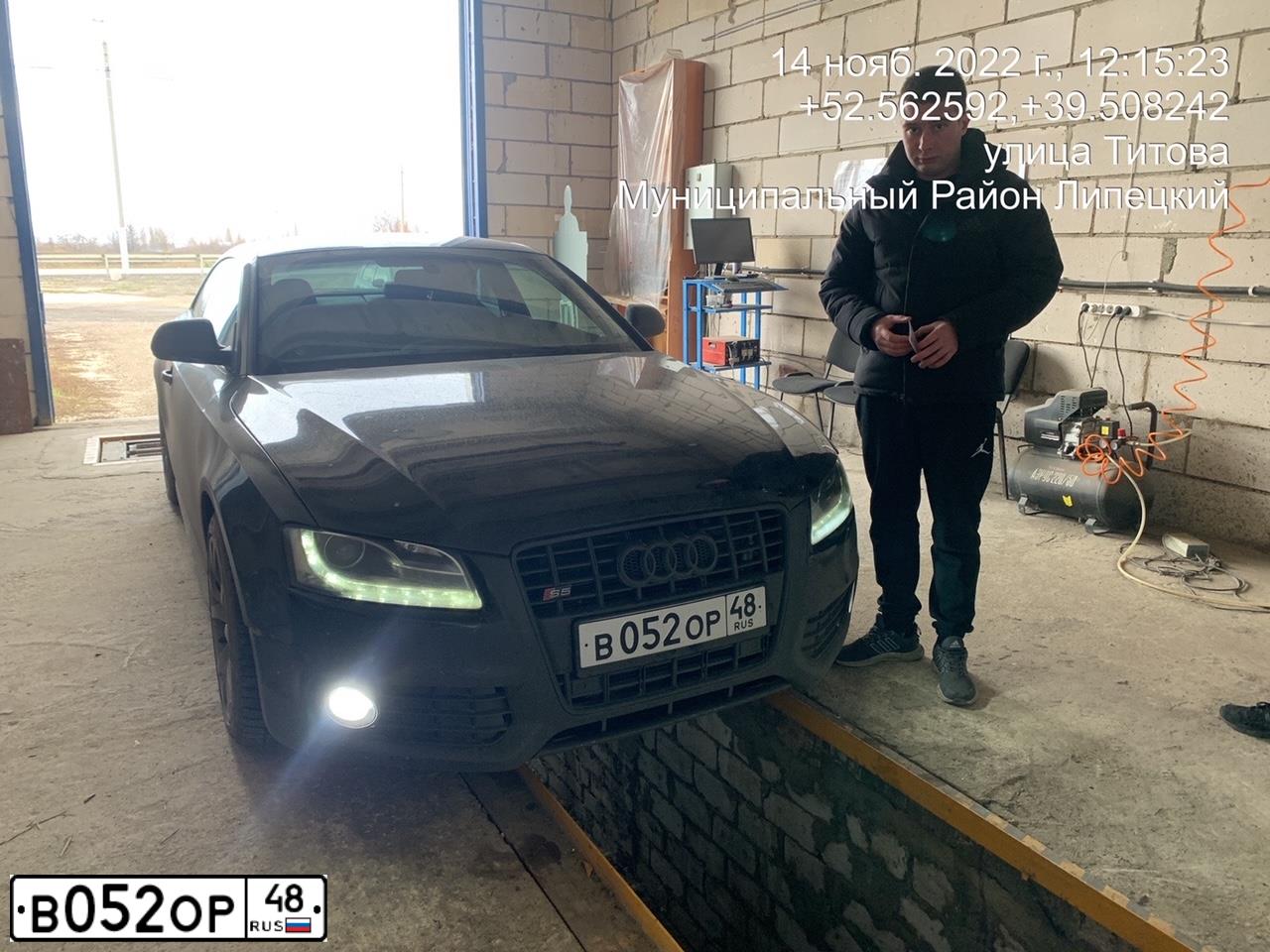 Фото автомобиля PORSCHE CAYENNE, 2010 — госномер В052ОР48. Цвет: Белый