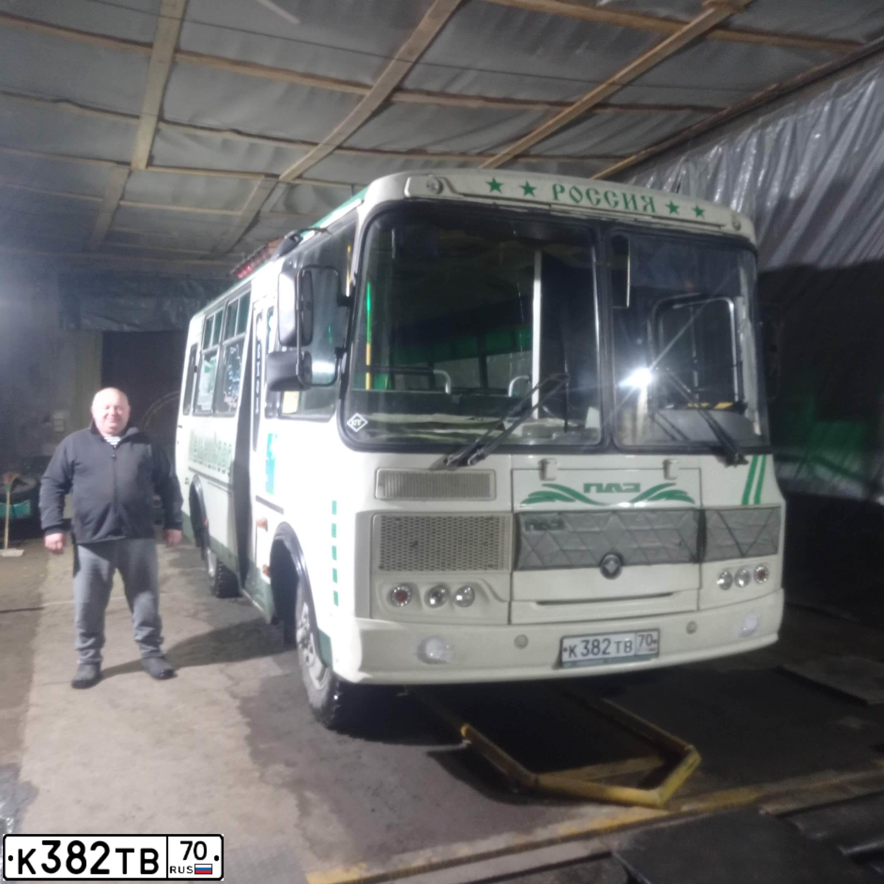 Фото автомобиля PAZ 3205, 2016 — госномер К382ТВ70. Цвет: Белый
