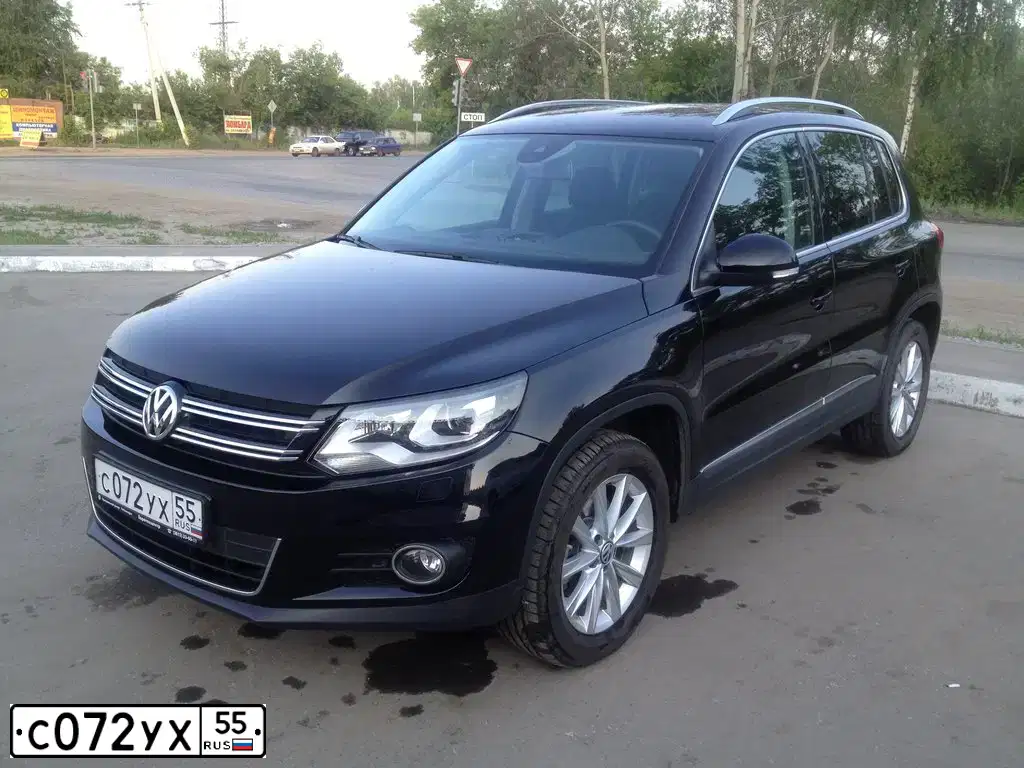 Фото автомобиля VOLKSWAGEN TIGUAN, 2013 — госномер С072УХ55. Цвет: ЧЕРНЫЙ