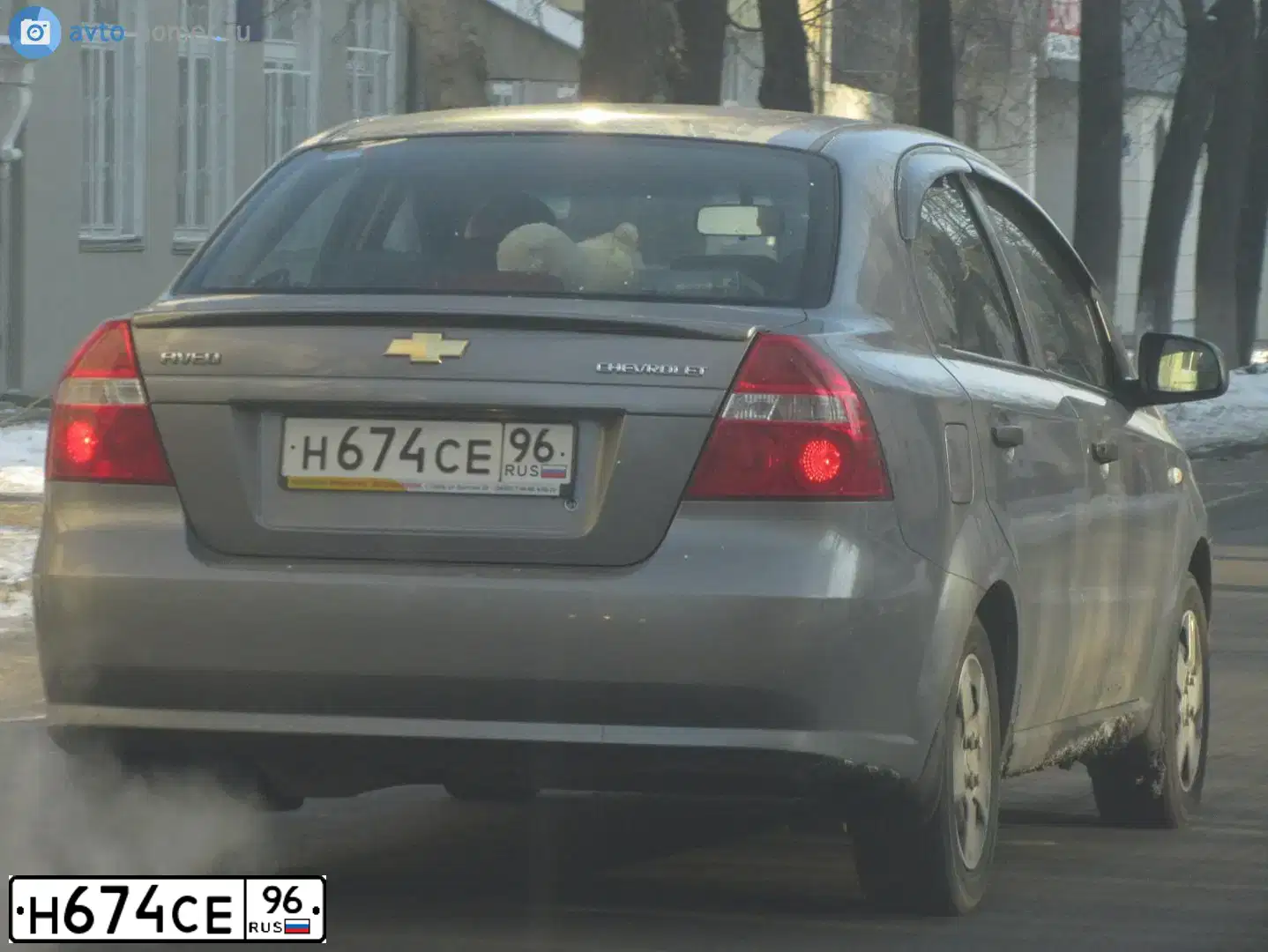 Фото автомобиля CHEVROLET AVEO, 2007 — госномер Н674СЕ96. Цвет: Серый