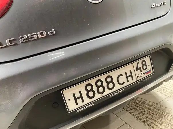 Фото автомобиля MERCEDES GLC-KLASSE, 2019 — госномер Е096ВР761. Цвет: СЕРЫЙ