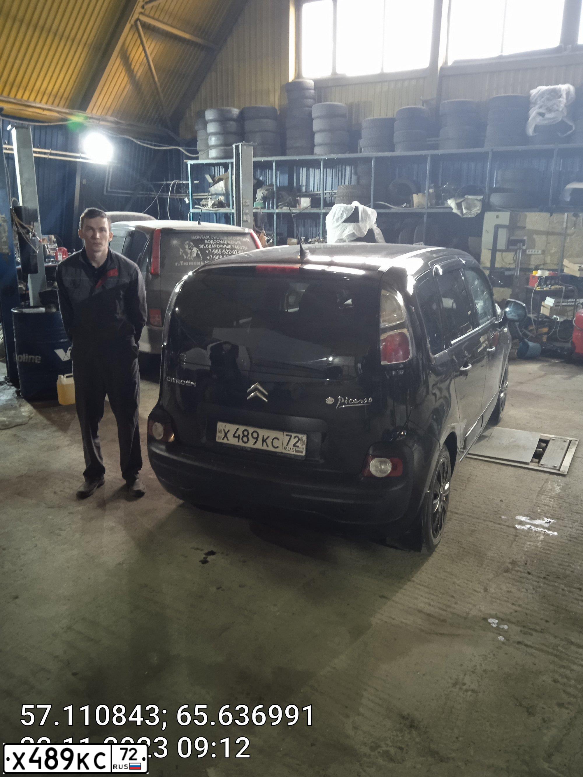 Фото автомобиля CITROEN C3 PICASSO, 2010 — госномер Х489КС72. Цвет: ЧЕРНЫЙ