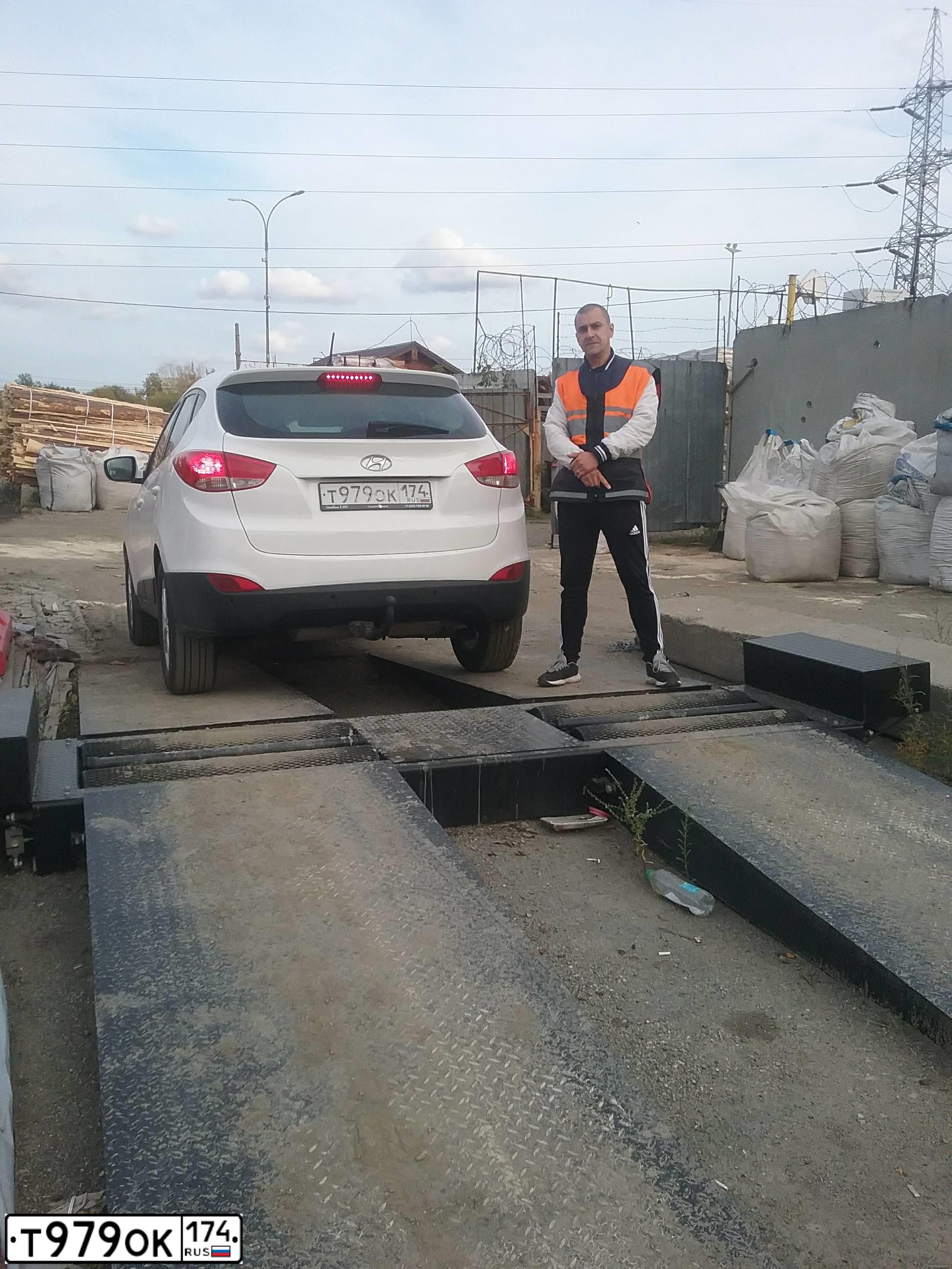Фото автомобиля HYUNDAI IX35, 2011 — госномер В301ВУ774. Цвет: Белый