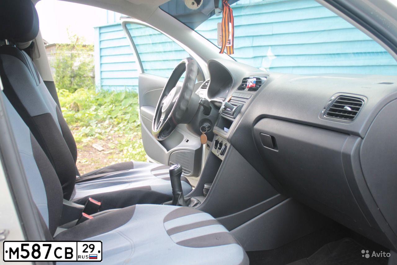 Фото автомобиля VOLKSWAGEN POLO, 2011 — госномер М587СВ29. Цвет: СЕРЫЙ