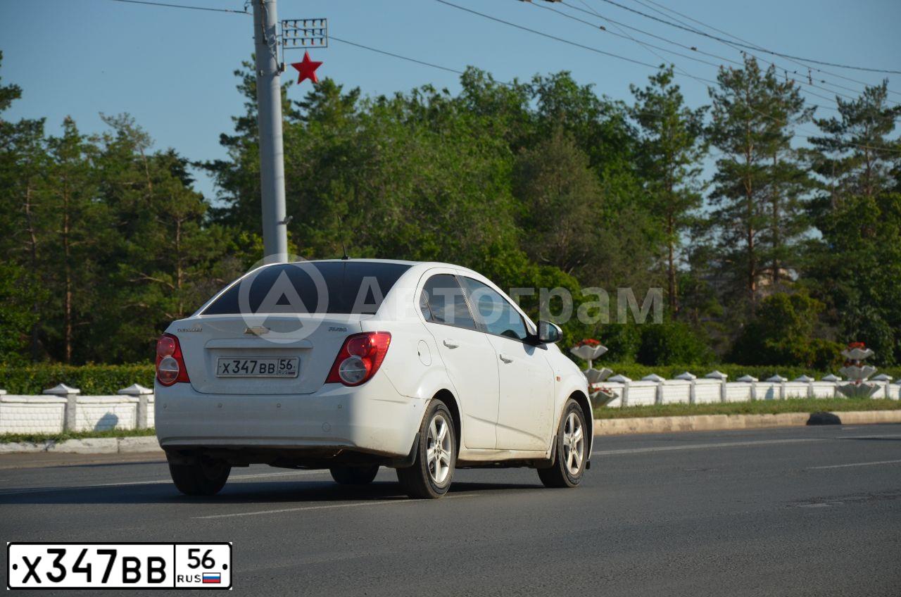 Фото автомобиля CHEVROLET AVEO, 2012 — госномер Х347ВВ56. Цвет: БЕЛЫЙ