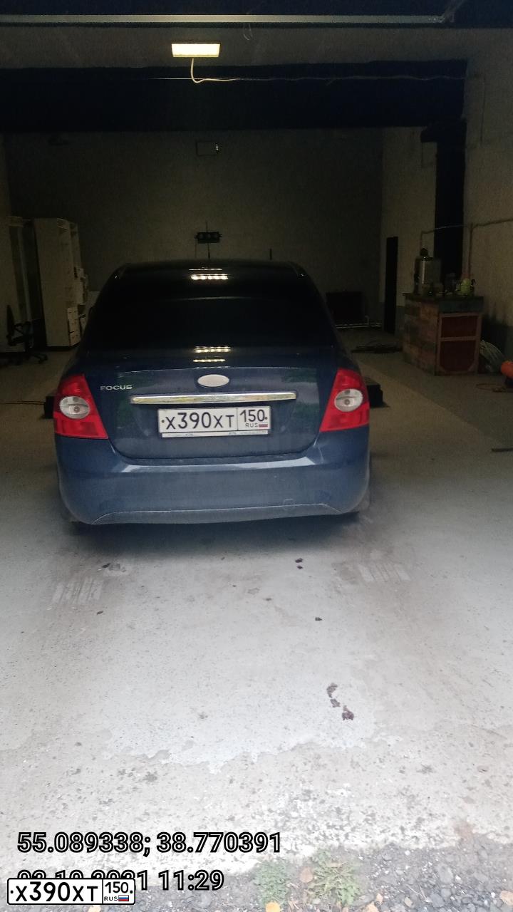 Фото автомобиля FORD FOCUS, 2009 — госномер Х390ХТ150. Цвет: СИНИЙ ТЕМНЫЙ