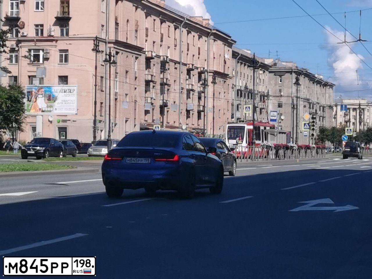 Фото автомобиля BMW 320D XDRIVE, 2021 — госномер О672ТУ62. Цвет: синий