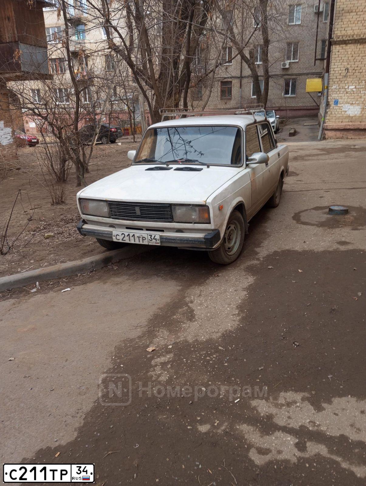 Фото автомобиля LADA 2105, 2005 — госномер С211ТР34. Цвет: ЯРКО БЕЛЫЙ