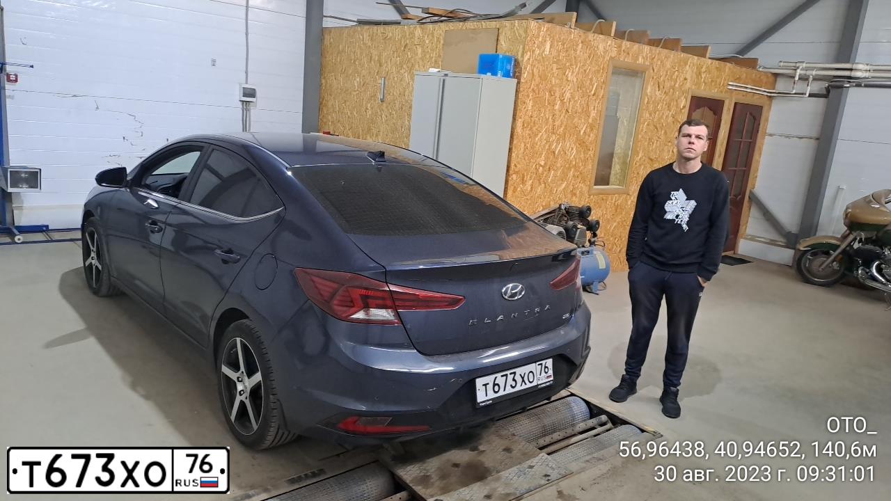 Фото автомобиля HYUNDAI ELANTRA, 2019 — госномер Т673ХО76. Цвет: СИНИЙ
