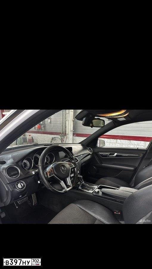 Фото автомобиля MERCEDES-BENZ C180, 2013 — госномер Е056ТС790. Цвет: Белый